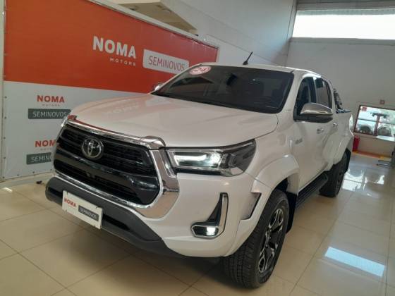 TOYOTA HILUX 2.8 D-4D TURBO DIESEL CD SRX PLUS 4X4 AUTOMÁTICO TOYOTA HILUX 2.8 D-4D TURBO DIESEL CD SRX PLUS 4X4 AUTOMÁTICO